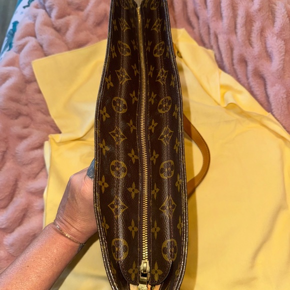 Authentic LV Tote - Picture 17 of 17